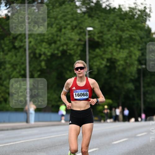 29.06.2025 - hella hamburg halbmarathon Dr. Thomas Lammeyer http://msf.ph/oto/8157866 29.06.2025 09:43:35 Kennedybrücke 5253, 6816, 9151, 9447, 9475 meine-sportfotos.de