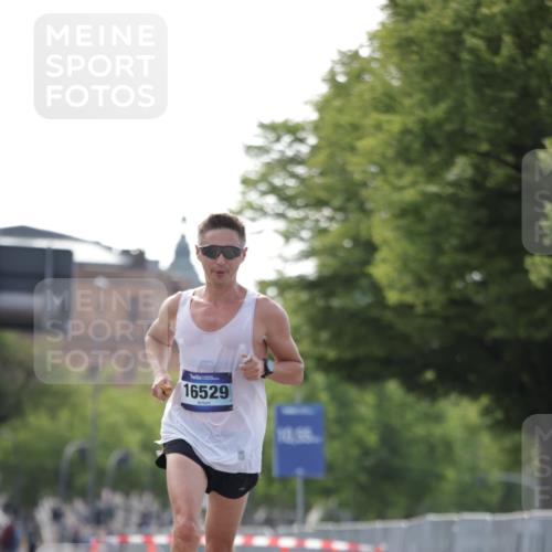 29.06.2025 - hella hamburg halbmarathon Jannik Wohlers http://msf.ph/oto/8157867 29.06.2025 09:38:36 Lombardsbrücke 16529 meine-sportfotos.de