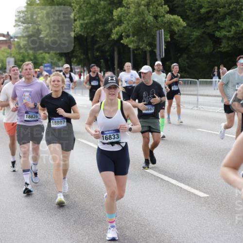 29.06.2025 - hella hamburg halbmarathon Jannik Wohlers http://msf.ph/oto/8157870 29.06.2025 10:18:00 Lombardsbrücke 1234, 1820, 2087, 2335, 2634, 2703, 3125, 3202, 3321, 3482, 4123, 4383, 4710, 4738, 5909, 6332, 6533, 7160, 7454, 8341, 9222, 9586, 9658, 9748, 9834, 10172, 10659, 10687, 10908, 12498, 12541, 12847, 12939, 13193, 13341, 13370, 13933, 14332, 14770, 15393, 16209, 16451, 16828, 16833, 17048, 17283, 17876, 18145, 18677, 18697, 18807, 18825 meine-sportfotos.de