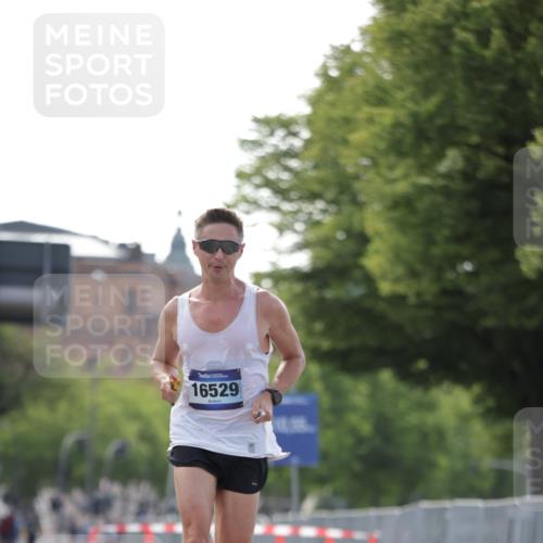 29.06.2025 - hella hamburg halbmarathon Jannik Wohlers http://msf.ph/oto/8157883 29.06.2025 09:38:37 Lombardsbrücke 16529 meine-sportfotos.de