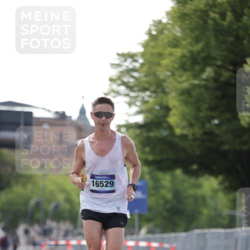 29.06.2025 - hella hamburg halbmarathon Jannik Wohlers http://msf.ph/oto/8157893 29.06.2025 09:38:37 Lombardsbrücke 16529 meine-sportfotos.de