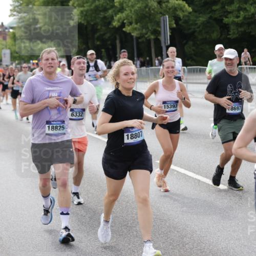 29.06.2025 - hella hamburg halbmarathon Jannik Wohlers http://msf.ph/oto/8157898 29.06.2025 10:18:01 Lombardsbrücke 1234, 1820, 2087, 2335, 2703, 3202, 3321, 3482, 4123, 4383, 4710, 4738, 5909, 6332, 6533, 7160, 7454, 8341, 9222, 9586, 9658, 9748, 9834, 10172, 10659, 10687, 12498, 12541, 12703, 12847, 13193, 13341, 13370, 13933, 14023, 14332, 14770, 15393, 16209, 16451, 16828, 16833, 17048, 17283, 17876, 18145, 18677, 18697, 18807, 18825 meine-sportfotos.de