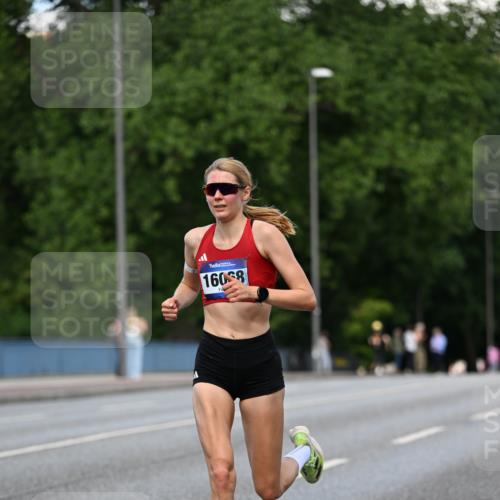 29.06.2025 - hella hamburg halbmarathon Dr. Thomas Lammeyer http://msf.ph/oto/8157899 29.06.2025 09:43:35 Kennedybrücke 5253, 6816, 9151, 9447, 9475 meine-sportfotos.de