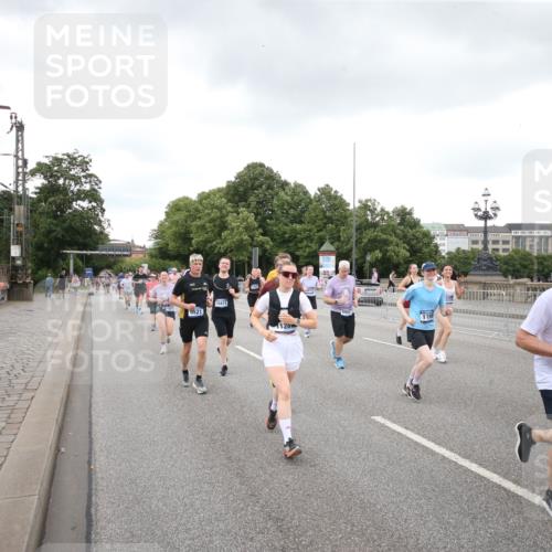 29.06.2025 - hella hamburg halbmarathon Jannik Wohlers http://msf.ph/oto/8157902 29.06.2025 10:54:22 Lombardsbrücke 1198, 2084, 2566, 2586, 2632, 3002, 4191, 4192, 5500, 5727, 5882, 6982, 8012, 8186, 9521, 10331, 10471, 11033, 11226, 11287, 11567, 11569, 12240, 12268, 12270, 13272, 13283, 13826, 13944, 13945, 14409, 14752, 15029, 15271, 15553, 15687, 16019, 16443, 16637, 18168, 18372, 19111 meine-sportfotos.de