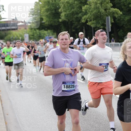 29.06.2025 - hella hamburg halbmarathon Jannik Wohlers http://msf.ph/oto/8157909 29.06.2025 10:18:02 Lombardsbrücke 1234, 1820, 2087, 2335, 2703, 3202, 3321, 3482, 4123, 4383, 4710, 4738, 5909, 6332, 6533, 7160, 7454, 8341, 9222, 9586, 9658, 9748, 9834, 10172, 10659, 10687, 12541, 12548, 12552, 12703, 12847, 13193, 13341, 13370, 13933, 14023, 14332, 14770, 15393, 15436, 16209, 16451, 16828, 16833, 17048, 17283, 17876, 18145, 18677, 18697, 18807, 18825 meine-sportfotos.de