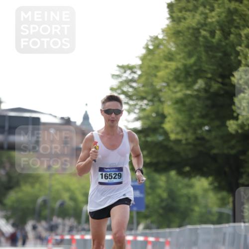 29.06.2025 - hella hamburg halbmarathon Jannik Wohlers http://msf.ph/oto/8157910 29.06.2025 09:38:37 Lombardsbrücke 16529 meine-sportfotos.de