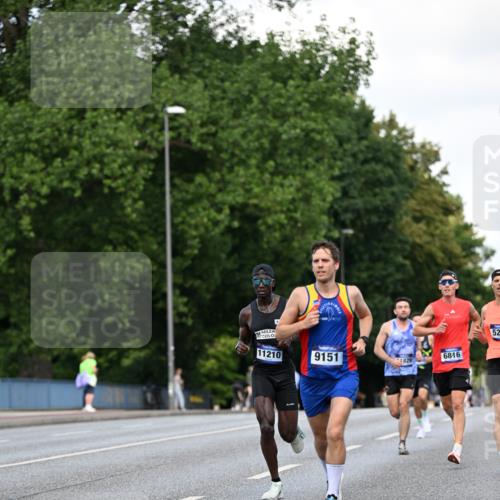 29.06.2025 - hella hamburg halbmarathon Dr. Thomas Lammeyer http://msf.ph/oto/8157923 29.06.2025 09:43:37 Kennedybrücke 5253, 6816, 9151, 9447, 9475 meine-sportfotos.de