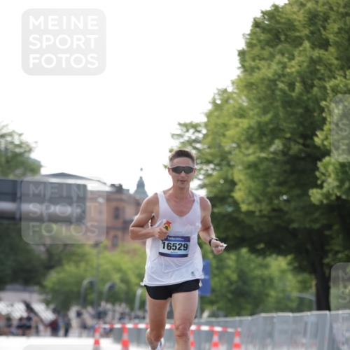29.06.2025 - hella hamburg halbmarathon Jannik Wohlers http://msf.ph/oto/8157928 29.06.2025 09:38:37 Lombardsbrücke 16529 meine-sportfotos.de