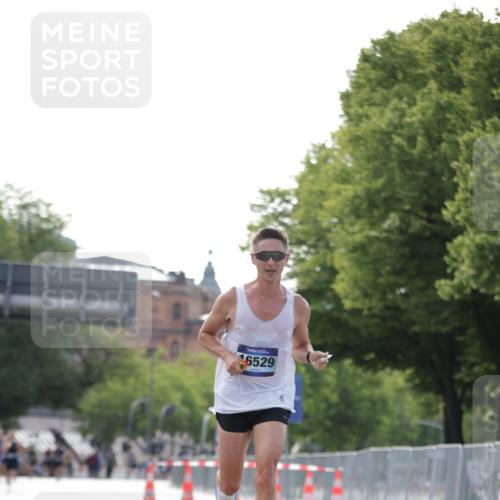 29.06.2025 - hella hamburg halbmarathon Jannik Wohlers http://msf.ph/oto/8157941 29.06.2025 09:38:37 Lombardsbrücke 16529 meine-sportfotos.de