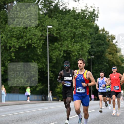 29.06.2025 - hella hamburg halbmarathon Dr. Thomas Lammeyer http://msf.ph/oto/8157942 29.06.2025 09:43:38 Kennedybrücke 5253, 6816, 9151, 9447, 9475 meine-sportfotos.de