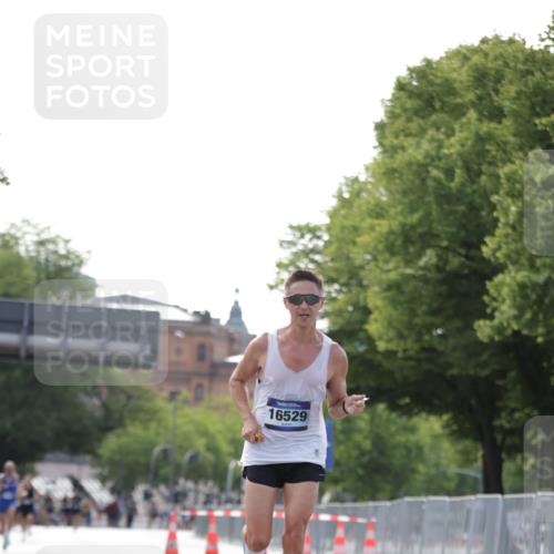 29.06.2025 - hella hamburg halbmarathon Jannik Wohlers http://msf.ph/oto/8157946 29.06.2025 09:38:37 Lombardsbrücke 16529 meine-sportfotos.de