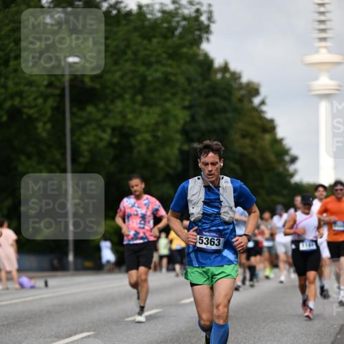 29.06.2025 - hella hamburg halbmarathon Dr. Thomas Lammeyer http://msf.ph/oto/8157949 29.06.2025 10:08:19 Kennedybrücke 1032, 1161, 1355, 1367, 1377, 1450, 1674, 2277, 2979, 3488, 4488, 4951, 5058, 5354, 5363, 5976, 6142, 6706, 6709, 7485, 8177, 8421, 8422, 8423, 9526, 10756 meine-sportfotos.de