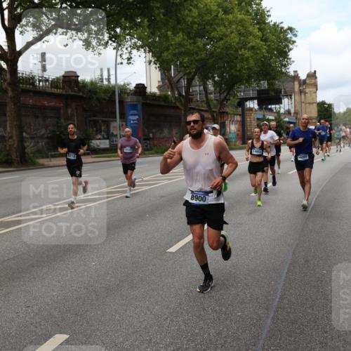 29.06.2025 - hella hamburg halbmarathon Yannick Fuchs http://msf.ph/oto/8157953 29.06.2025 10:38:32 20KM 1220, 1391, 1415, 1558, 1902, 2365, 2402, 2816, 3004, 3021, 3907, 4310, 4425, 4981, 4999, 5231, 5275, 5476, 5624, 6490, 6705, 6903, 6991, 7005, 7191, 7322, 8063, 8145, 8218, 8722, 8900, 9081, 9159, 9374, 9444, 9633, 10193, 10596, 10669, 10930, 11346, 11469, 12554, 12966, 13421, 13996, 14667, 14798, 14861, 15185, 15225, 15233, 15280, 15512, 15862, 16062, 16224, 16301, 16316, 16547, 16549, 16893, 17251, 17376, 17729, 17748, 17912, 18942 meine-sportfotos.de