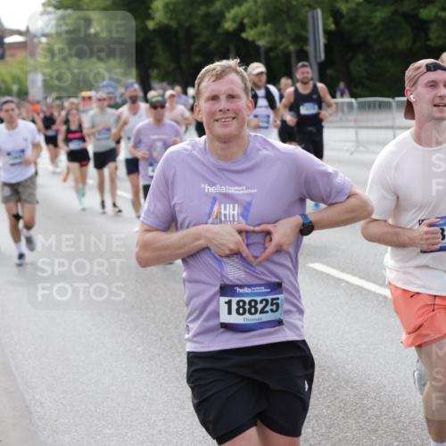 29.06.2025 - hella hamburg halbmarathon Jannik Wohlers http://msf.ph/oto/8157972 29.06.2025 10:18:02 Lombardsbrücke 1234, 1820, 2087, 2335, 2703, 3202, 3321, 3482, 4123, 4383, 4710, 4738, 5909, 6332, 6533, 7160, 7454, 8341, 9222, 9586, 9658, 9748, 9834, 10172, 10659, 10687, 12541, 12548, 12552, 12703, 12847, 13193, 13341, 13370, 13933, 14023, 14332, 14770, 15393, 15436, 16209, 16451, 16828, 16833, 17048, 17283, 17876, 18145, 18677, 18697, 18807, 18825 meine-sportfotos.de