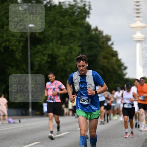 29.06.2025 - hella hamburg halbmarathon Dr. Thomas Lammeyer http://msf.ph/oto/8157982 29.06.2025 10:08:19 Kennedybrücke 1032, 1161, 1355, 1367, 1377, 1450, 1674, 2277, 2979, 3488, 4488, 4951, 5058, 5354, 5363, 5976, 6142, 6706, 6709, 7485, 8177, 8421, 8422, 8423, 9526, 10756 meine-sportfotos.de