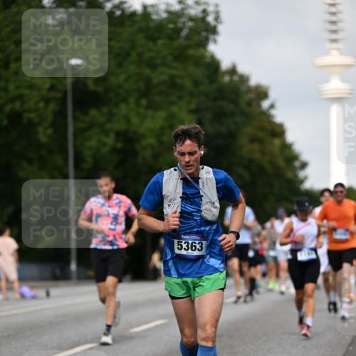29.06.2025 - hella hamburg halbmarathon Dr. Thomas Lammeyer http://msf.ph/oto/8158011 29.06.2025 10:08:19 Kennedybrücke 1032, 1161, 1355, 1367, 1377, 1450, 1674, 2277, 2979, 3488, 4488, 4951, 5058, 5354, 5363, 5976, 6142, 6706, 6709, 7485, 8177, 8421, 8422, 8423, 9526, 10756 meine-sportfotos.de