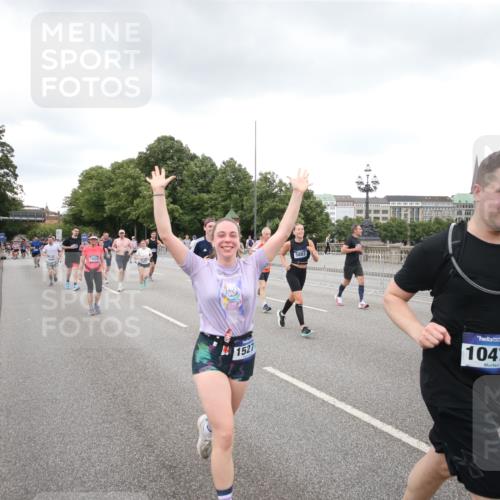 29.06.2025 - hella hamburg halbmarathon Jannik Wohlers http://msf.ph/oto/8158069 29.06.2025 10:54:25 Lombardsbrücke 1198, 2084, 2566, 2632, 3002, 4191, 4192, 5392, 5500, 5727, 5882, 6839, 6982, 8012, 8186, 9521, 9596, 10331, 10471, 11033, 11226, 11287, 11567, 11569, 12240, 12268, 12270, 13272, 13283, 13826, 13944, 13945, 13979, 13980, 14409, 14752, 15029, 15271, 15553, 15687, 16019, 16443, 16637, 18168, 18372, 19111 meine-sportfotos.de