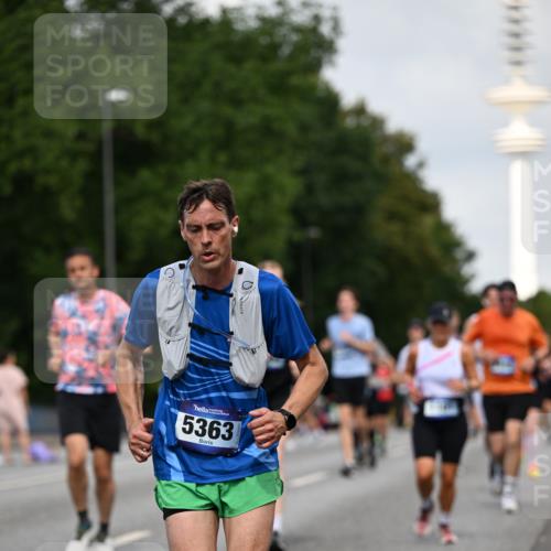 29.06.2025 - hella hamburg halbmarathon Dr. Thomas Lammeyer http://msf.ph/oto/8158076 29.06.2025 10:08:20 Kennedybrücke 1032, 1161, 1355, 1367, 1377, 1450, 1674, 2277, 2979, 3413, 3488, 4488, 4951, 5058, 5354, 5363, 5365, 5976, 6142, 6706, 6709, 7485, 8177, 8421, 8422, 8423, 9526, 10756 meine-sportfotos.de