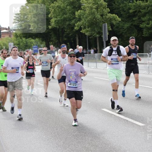29.06.2025 - hella hamburg halbmarathon Jannik Wohlers http://msf.ph/oto/8158078 29.06.2025 10:18:03 Lombardsbrücke 1234, 1820, 2335, 2703, 3202, 3321, 3482, 4123, 4383, 4710, 4738, 5909, 6332, 6533, 7160, 7454, 8341, 9222, 9505, 9586, 9658, 9748, 9834, 10172, 10659, 10687, 12541, 12548, 12552, 12703, 12847, 13193, 13341, 13370, 13933, 14023, 14332, 14770, 15393, 15436, 16209, 16451, 16828, 16833, 17048, 17283, 17876, 18145, 18677, 18697, 18807, 18825 meine-sportfotos.de