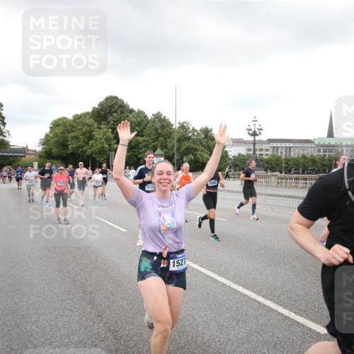 29.06.2025 - hella hamburg halbmarathon Jannik Wohlers http://msf.ph/oto/8158084 29.06.2025 10:54:25 Lombardsbrücke 1198, 2084, 2566, 2632, 3002, 4191, 4192, 5392, 5500, 5727, 5882, 6839, 6982, 8012, 8186, 9521, 9596, 10331, 10471, 11033, 11226, 11287, 11567, 11569, 12240, 12268, 12270, 13272, 13283, 13826, 13944, 13945, 13979, 13980, 14409, 14752, 15029, 15271, 15553, 15687, 16019, 16443, 16637, 18168, 18372, 19111 meine-sportfotos.de