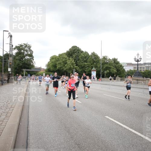 29.06.2025 - hella hamburg halbmarathon Jannik Wohlers http://msf.ph/oto/8158164 29.06.2025 10:54:27 Lombardsbrücke 1198, 2084, 2566, 2632, 3002, 4191, 4192, 5392, 5500, 5727, 5882, 6839, 6982, 8012, 8186, 9521, 9596, 10109, 10331, 10471, 10686, 11033, 11226, 11287, 12240, 12268, 12270, 13272, 13283, 13944, 13945, 13979, 13980, 14752, 15029, 15271, 15553, 16019, 16443, 16637, 18168, 18372, 19111 meine-sportfotos.de