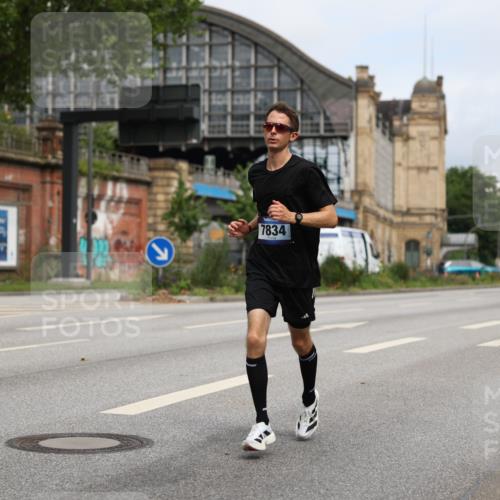 29.06.2025 - hella hamburg halbmarathon Yannick Fuchs http://msf.ph/oto/8158202 29.06.2025 10:18:58 20KM 5301, 6699, 7834, 9385, 9447, 10780, 13440, 16169, 19078 meine-sportfotos.de