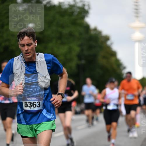 29.06.2025 - hella hamburg halbmarathon Dr. Thomas Lammeyer http://msf.ph/oto/8158205 29.06.2025 10:08:21 Kennedybrücke 1032, 1161, 1355, 1367, 1377, 1674, 2277, 2979, 3413, 3488, 4488, 4951, 5058, 5354, 5363, 5365, 5976, 6142, 6706, 6709, 7485, 8177, 8421, 9526, 10756 meine-sportfotos.de