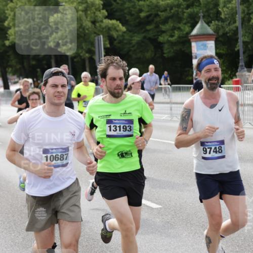 29.06.2025 - hella hamburg halbmarathon Jannik Wohlers http://msf.ph/oto/8158257 29.06.2025 10:18:06 Lombardsbrücke 1234, 1820, 2335, 2703, 3202, 3529, 4123, 4383, 4710, 4802, 5909, 6332, 6533, 7160, 7454, 8341, 9222, 9505, 9586, 9658, 9748, 9834, 10172, 10502, 10659, 10687, 11020, 12541, 12548, 12552, 12703, 12847, 13193, 13341, 13370, 13933, 14023, 14332, 14627, 14770, 14967, 15208, 15393, 15436, 15749, 16209, 16451, 16828, 16833, 17048, 17283, 17876, 18145, 18697, 18807, 18825 meine-sportfotos.de