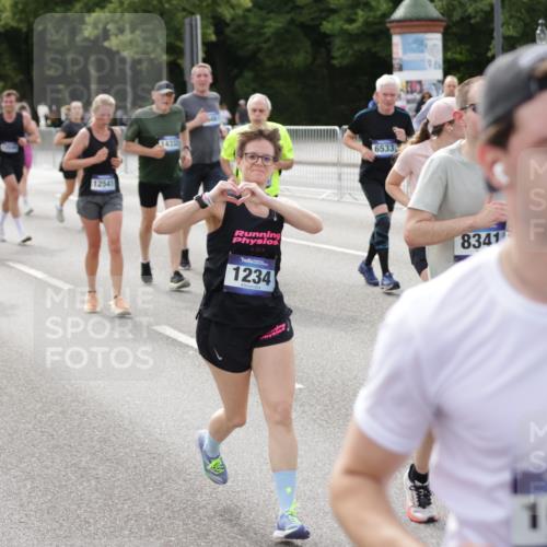 29.06.2025 - hella hamburg halbmarathon Jannik Wohlers http://msf.ph/oto/8158262 29.06.2025 10:18:07 Lombardsbrücke 1234, 1820, 2335, 2703, 3202, 3529, 4123, 4383, 4802, 5909, 5910, 6332, 6533, 7160, 7454, 8341, 8665, 9222, 9276, 9505, 9586, 9658, 9748, 9834, 10172, 10502, 10659, 10687, 10856, 11020, 12541, 12548, 12552, 12703, 12847, 13193, 13341, 13370, 13933, 14023, 14332, 14627, 14760, 14770, 14967, 15138, 15208, 15393, 15436, 15749, 16209, 16451, 16828, 16833, 17048, 17283, 17876, 18697, 18807, 18825 meine-sportfotos.de