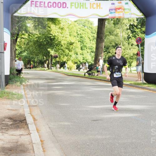 29.06.2025 - hella hamburg halbmarathon MichiJ http://msf.ph/oto/8158267 29.06.2025 10:08:36 Zwischen KM18-KM19 18694 meine-sportfotos.de