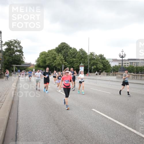 29.06.2025 - hella hamburg halbmarathon Jannik Wohlers http://msf.ph/oto/8158272 29.06.2025 10:54:27 Lombardsbrücke 1198, 2084, 2566, 2632, 3002, 4191, 4192, 5392, 5500, 5727, 5882, 6839, 6982, 8012, 8186, 9521, 9596, 10109, 10331, 10471, 10686, 11033, 11226, 11287, 12240, 12268, 12270, 13272, 13283, 13944, 13945, 13979, 13980, 14752, 15029, 15271, 15553, 16019, 16443, 16637, 18168, 18372, 19111 meine-sportfotos.de