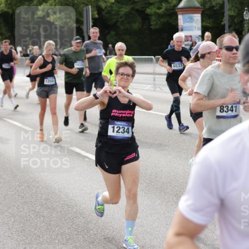 29.06.2025 - hella hamburg halbmarathon Jannik Wohlers http://msf.ph/oto/8158276 29.06.2025 10:18:07 Lombardsbrücke 1234, 1820, 2335, 2703, 3202, 3529, 4123, 4383, 4802, 5909, 5910, 6332, 6533, 7160, 7454, 8341, 8665, 9222, 9276, 9505, 9586, 9658, 9748, 9834, 10172, 10502, 10659, 10687, 10856, 11020, 12541, 12548, 12552, 12703, 12847, 13193, 13341, 13370, 13933, 14023, 14332, 14627, 14760, 14770, 14967, 15138, 15208, 15393, 15436, 15749, 16209, 16451, 16828, 16833, 17048, 17283, 17876, 18697, 18807, 18825 meine-sportfotos.de