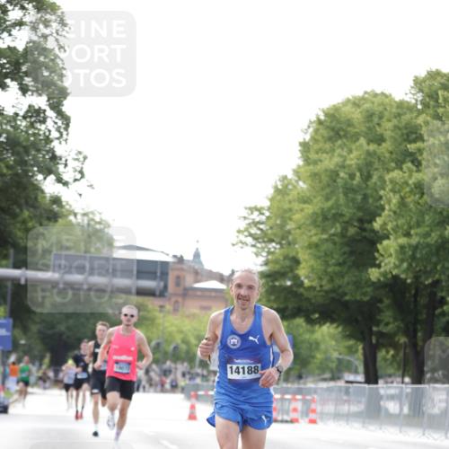29.06.2025 - hella hamburg halbmarathon Jannik Wohlers http://msf.ph/oto/8158279 29.06.2025 09:38:49 Lombardsbrücke 14188, 16529, 19072 meine-sportfotos.de