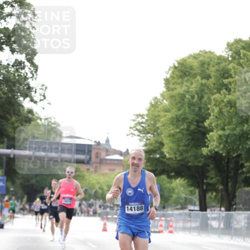 29.06.2025 - hella hamburg halbmarathon Jannik Wohlers http://msf.ph/oto/8158291 29.06.2025 09:38:49 Lombardsbrücke 14188, 16529, 19072 meine-sportfotos.de