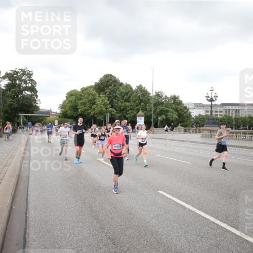 29.06.2025 - hella hamburg halbmarathon Jannik Wohlers http://msf.ph/oto/8158293 29.06.2025 10:54:27 Lombardsbrücke 1198, 2084, 2566, 2632, 3002, 4191, 4192, 5392, 5500, 5727, 5882, 6839, 6982, 8012, 8186, 9521, 9596, 10109, 10331, 10471, 10686, 11033, 11226, 11287, 12240, 12268, 12270, 13272, 13283, 13944, 13945, 13979, 13980, 14752, 15029, 15271, 15553, 16019, 16443, 16637, 18168, 18372, 19111 meine-sportfotos.de