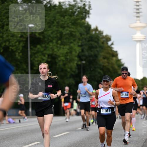 29.06.2025 - hella hamburg halbmarathon Dr. Thomas Lammeyer http://msf.ph/oto/8158297 29.06.2025 10:08:22 Kennedybrücke 1032, 1161, 1355, 1367, 1377, 1674, 2277, 2979, 3413, 3488, 4488, 4951, 5354, 5363, 5365, 5976, 6142, 6706, 6709, 7485, 8177, 9526, 10756 meine-sportfotos.de