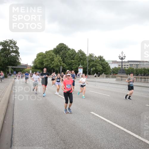 29.06.2025 - hella hamburg halbmarathon Jannik Wohlers http://msf.ph/oto/8158300 29.06.2025 10:54:27 Lombardsbrücke 1198, 2084, 2566, 2632, 3002, 4191, 4192, 5392, 5500, 5727, 5882, 6839, 6982, 8012, 8186, 9521, 9596, 10109, 10331, 10471, 10686, 11033, 11226, 11287, 12240, 12268, 12270, 13272, 13283, 13944, 13945, 13979, 13980, 14752, 15029, 15271, 15553, 16019, 16443, 16637, 18168, 18372, 19111 meine-sportfotos.de