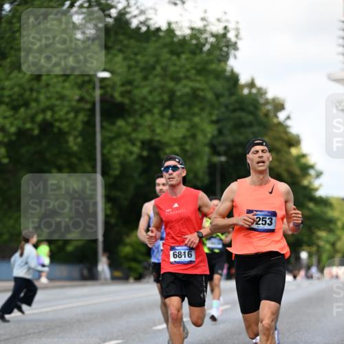 29.06.2025 - hella hamburg halbmarathon Dr. Thomas Lammeyer http://msf.ph/oto/8158318 29.06.2025 09:43:40 Kennedybrücke 5253, 6816, 9151, 9447, 9475 meine-sportfotos.de