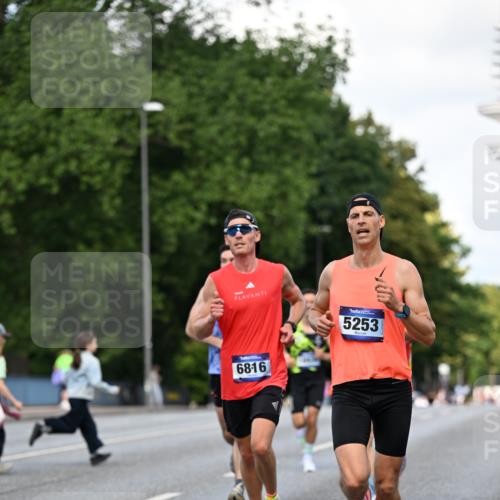 29.06.2025 - hella hamburg halbmarathon Dr. Thomas Lammeyer http://msf.ph/oto/8158322 29.06.2025 09:43:40 Kennedybrücke 5253, 6816, 9151, 9447, 9475 meine-sportfotos.de