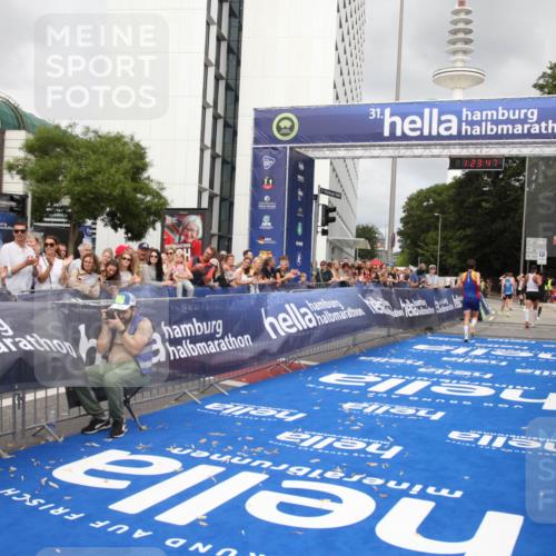 29.06.2025 - hella hamburg halbmarathon Michael Strokosch http://msf.ph/oto/8158326 29.06.2025 10:23:51 Ziel 5301, 6699, 9151, 9447, 10780 meine-sportfotos.de