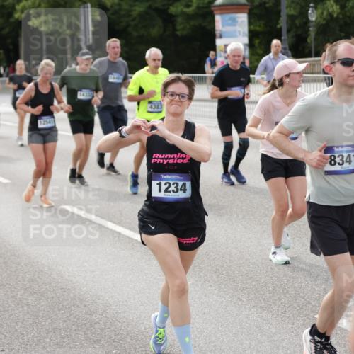 29.06.2025 - hella hamburg halbmarathon Jannik Wohlers http://msf.ph/oto/8158328 29.06.2025 10:18:07 Lombardsbrücke 1234, 1820, 2335, 2703, 3202, 3529, 4123, 4383, 4802, 5909, 5910, 6332, 6533, 7160, 7454, 8341, 8665, 9222, 9276, 9505, 9586, 9658, 9748, 9834, 10172, 10502, 10659, 10687, 10856, 11020, 12541, 12548, 12552, 12703, 12847, 13193, 13341, 13370, 13933, 14023, 14332, 14627, 14760, 14770, 14967, 15138, 15208, 15393, 15436, 15749, 16209, 16451, 16828, 16833, 17048, 17283, 17876, 18697, 18807, 18825 meine-sportfotos.de