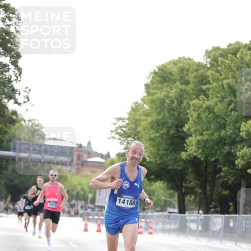 29.06.2025 - hella hamburg halbmarathon Jannik Wohlers http://msf.ph/oto/8158330 29.06.2025 09:38:49 Lombardsbrücke 14188, 16529, 19072 meine-sportfotos.de