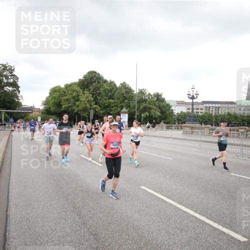 29.06.2025 - hella hamburg halbmarathon Jannik Wohlers http://msf.ph/oto/8158339 29.06.2025 10:54:27 Lombardsbrücke 1198, 2084, 2566, 2632, 3002, 4191, 4192, 5392, 5500, 5727, 5882, 6839, 6982, 8012, 8186, 9521, 9596, 10109, 10331, 10471, 10686, 11033, 11226, 11287, 12240, 12268, 12270, 13272, 13283, 13944, 13945, 13979, 13980, 14752, 15029, 15271, 15553, 16019, 16443, 16637, 18168, 18372, 19111 meine-sportfotos.de
