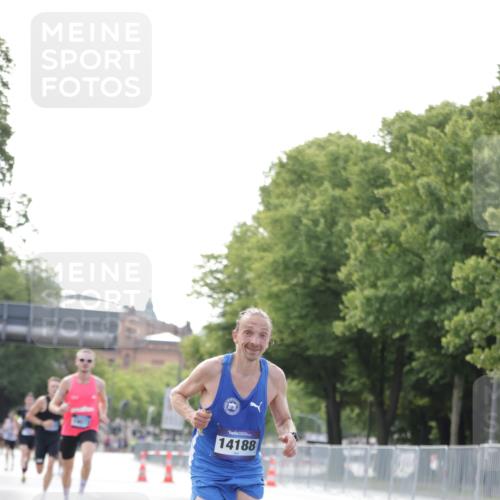 29.06.2025 - hella hamburg halbmarathon Jannik Wohlers http://msf.ph/oto/8158357 29.06.2025 09:38:49 Lombardsbrücke 14188, 16529, 19072 meine-sportfotos.de