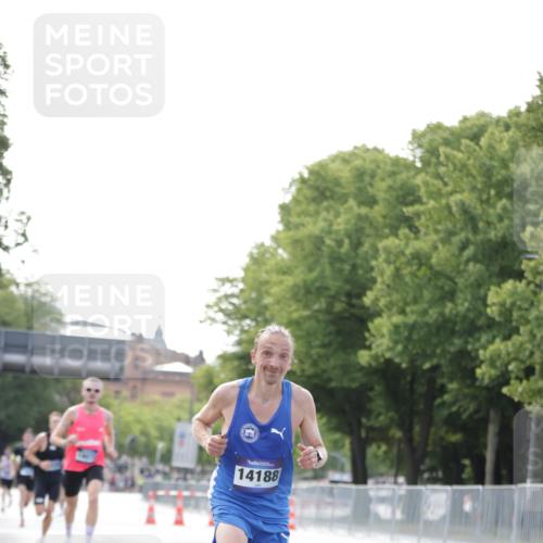 29.06.2025 - hella hamburg halbmarathon Jannik Wohlers http://msf.ph/oto/8158365 29.06.2025 09:38:49 Lombardsbrücke 14188, 16529, 19072 meine-sportfotos.de