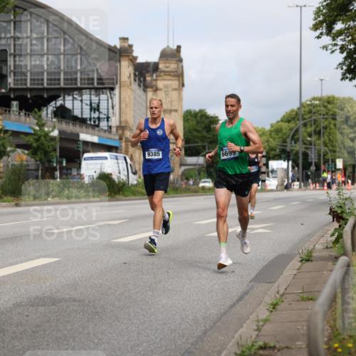 29.06.2025 - hella hamburg halbmarathon Yannick Fuchs http://msf.ph/oto/8158375 29.06.2025 10:19:07 20KM 5301, 6699, 6816, 7963, 9385, 9447, 10234, 10780, 11194, 12360, 13440, 19078 meine-sportfotos.de