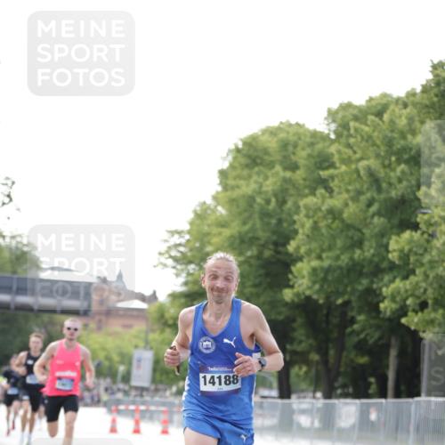29.06.2025 - hella hamburg halbmarathon Jannik Wohlers http://msf.ph/oto/8158387 29.06.2025 09:38:49 Lombardsbrücke 14188, 16529, 19072 meine-sportfotos.de