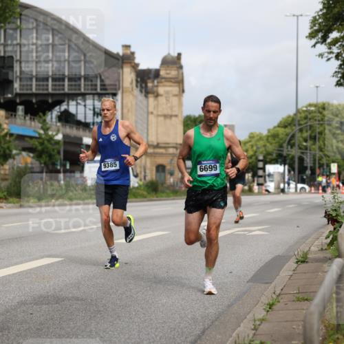 29.06.2025 - hella hamburg halbmarathon Yannick Fuchs http://msf.ph/oto/8158390 29.06.2025 10:19:07 20KM 5301, 6699, 6816, 7963, 9385, 9447, 10234, 10780, 11194, 12360, 13440, 19078 meine-sportfotos.de