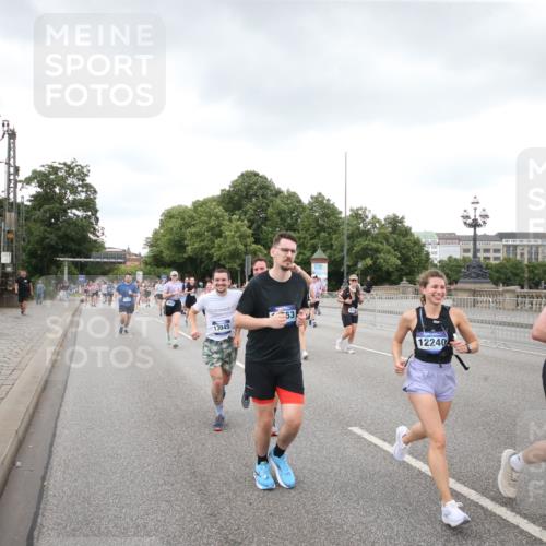 29.06.2025 - hella hamburg halbmarathon Jannik Wohlers http://msf.ph/oto/8158392 29.06.2025 10:54:30 Lombardsbrücke 1198, 2566, 2632, 3002, 4191, 4192, 5392, 5500, 5727, 5882, 6839, 6982, 8012, 8186, 9521, 9596, 10109, 10331, 10686, 11226, 11287, 11788, 11908, 12240, 12268, 12270, 13283, 13944, 13945, 13979, 13980, 14752, 15271, 15553, 16432, 16433, 16443, 16637, 16664, 16665, 18168, 18372, 19111 meine-sportfotos.de