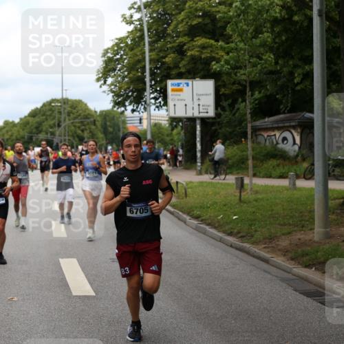 29.06.2025 - hella hamburg halbmarathon Yannick Fuchs http://msf.ph/oto/8158393 29.06.2025 10:38:35 20KM 1220, 1391, 1415, 1558, 1902, 2365, 2402, 2816, 3004, 3021, 3907, 4310, 4425, 4981, 4991, 4999, 5231, 5275, 5476, 5624, 5884, 6490, 6705, 6903, 6991, 7005, 7191, 7322, 8063, 8145, 8722, 9081, 9159, 9374, 9444, 9633, 10193, 10596, 10669, 10930, 11346, 11469, 12159, 12554, 12711, 12966, 13123, 13421, 13996, 14667, 14798, 14816, 14861, 15185, 15225, 15233, 15280, 15512, 15862, 16062, 16224, 16301, 16316, 16506, 16547, 16549, 16893, 17251, 17376, 17729, 17748, 17912 meine-sportfotos.de